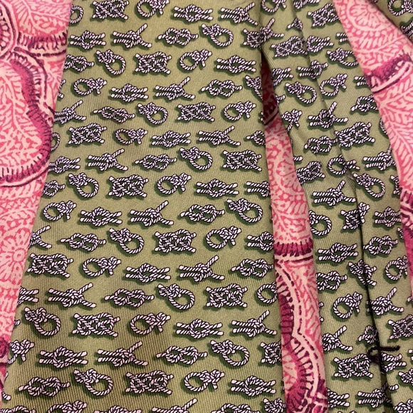 Vineyard vines tie green with knots of rope - Picture 2 of 3
